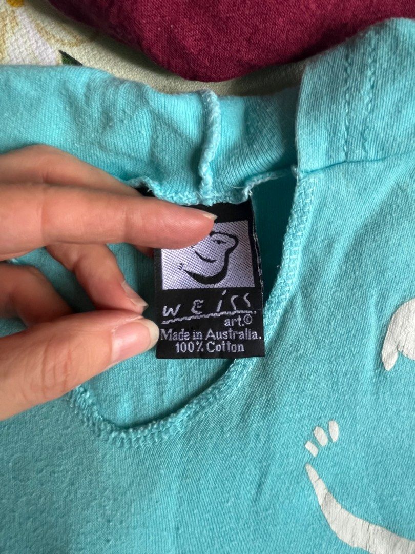 Long sleeve tshirt with hood (Category: Longsleeves) located in Singapore. Submitted by mightywind_6a15c8 (Listing ID 1376136413, Image 3). Description: Bought in Australia , Sydney , hardly used in sg. Made in Australia.
