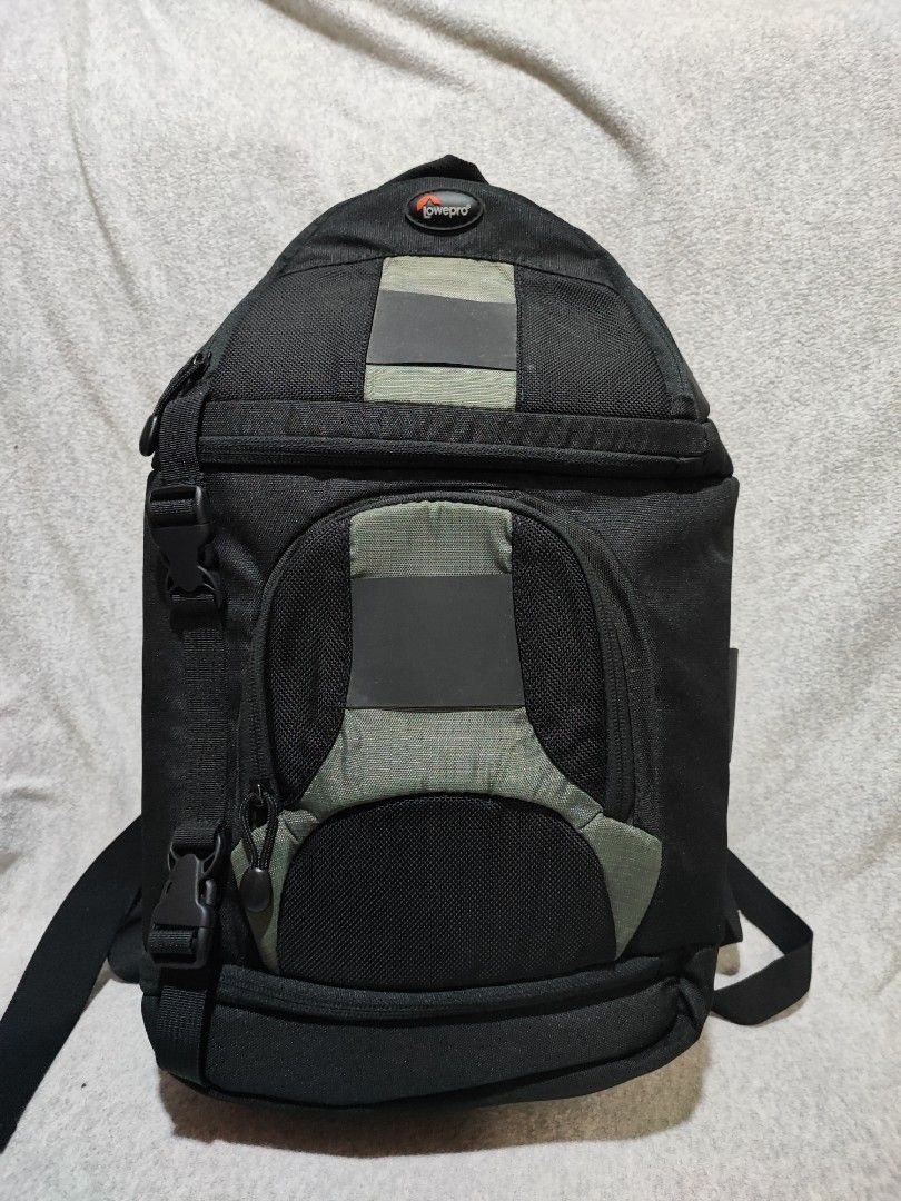 Lowepro slingshot 200AW camera bag (Category: Camera Bags & Carriers) located in Baguio. Submitted by jayrgijc52758 (Listing ID 1376147183, Image 1). Description: Lowepro Slingshot 200AW camera bag With rain cover Like new condition Complete camera dividers 1800.
