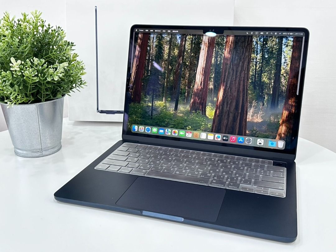 由 elba_digital (刊登 ID 1376061817，圖片 1) 提交，位於 高雄市 (Kaohsiung) 的 【艾爾巴二手】MacBook Air M3 8G+256G A3113 13吋 藍色#二手筆電#保固中#新竹店QCLY6 (類別：桌上電腦或筆記型電腦)，說明：MacBook Air M3 8G+256G A3113 13吋 藍色 功能皆可正常使用，外觀輕微使用痕跡，皆如圖所示。 **商品不完美處皆已反映在價格上，能接受者在下單購買** 💠有含配件：原廠充電頭、原廠充電線、原廠盒裝。 📝序號後五碼：**********QCLY6 螢幕尺寸：13吋(對角線) 記憶體(RAM)：8G 儲存空間(ROM)：256G 處理器(CPU)：Apple M3 作業系統：macOS Sequoia 15.5 電池健康度：100% (循環72次) 原廠保固：2025/08/09 現貨在✨新竹✨ 也可調至全台各分店免運費~ ’’該商品無法與其它商品合併訂單’’ 🉑新舊機可貼換 