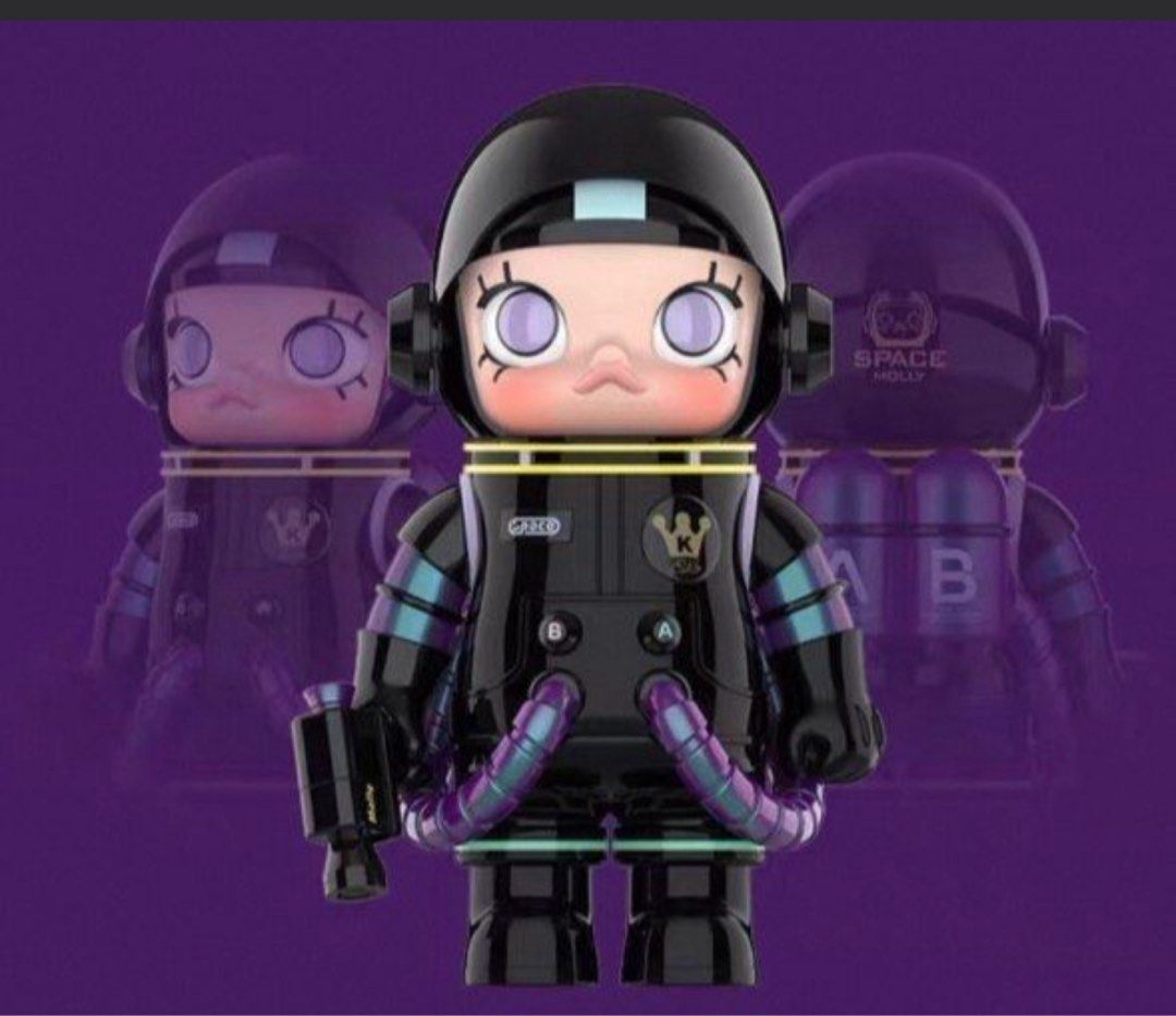 Mega Space Molly 400% Erebus, Toys & Collectibles, Figurines