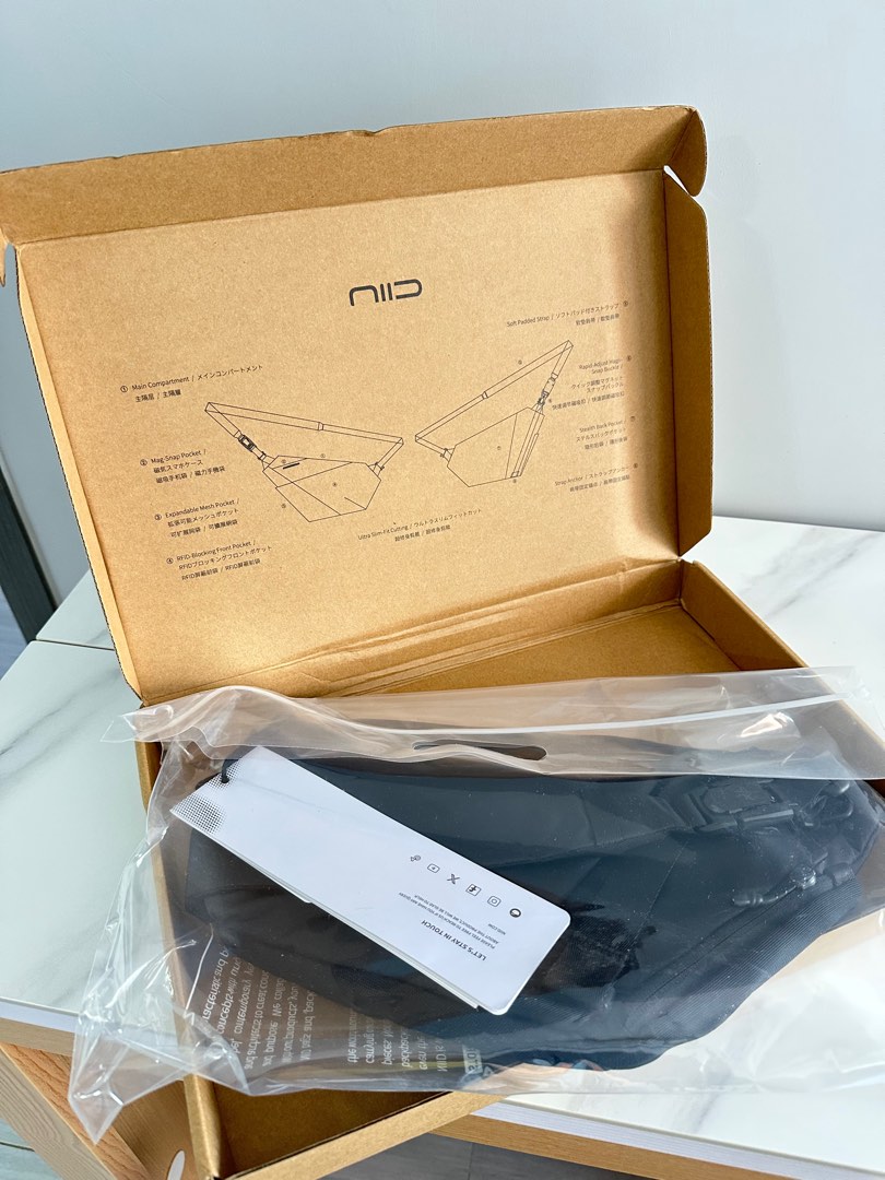 国内未発売 新品未開封　FINO V ブラック　2025年 NIID FINO V Ultra-slim Tech Sling – NIID
