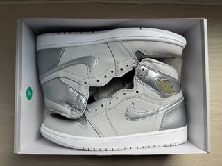 (Category: ) located in . Submitted by stockx (Listing ID 1376067692, Image 1). Description: .