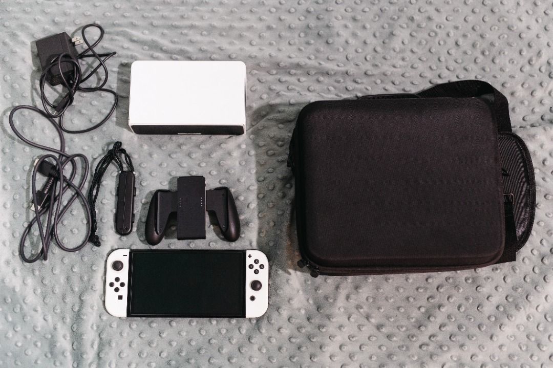 Nintendo Switch Oled White (Category: Nintendo) located in Quezon City. Submitted by cms1116 (Listing ID 1376111641, Image 2). Description: -with Hello Kitty Adventure game -female owner - ilan beses lang nagamit. nakatago lang sa bahay. -with box .