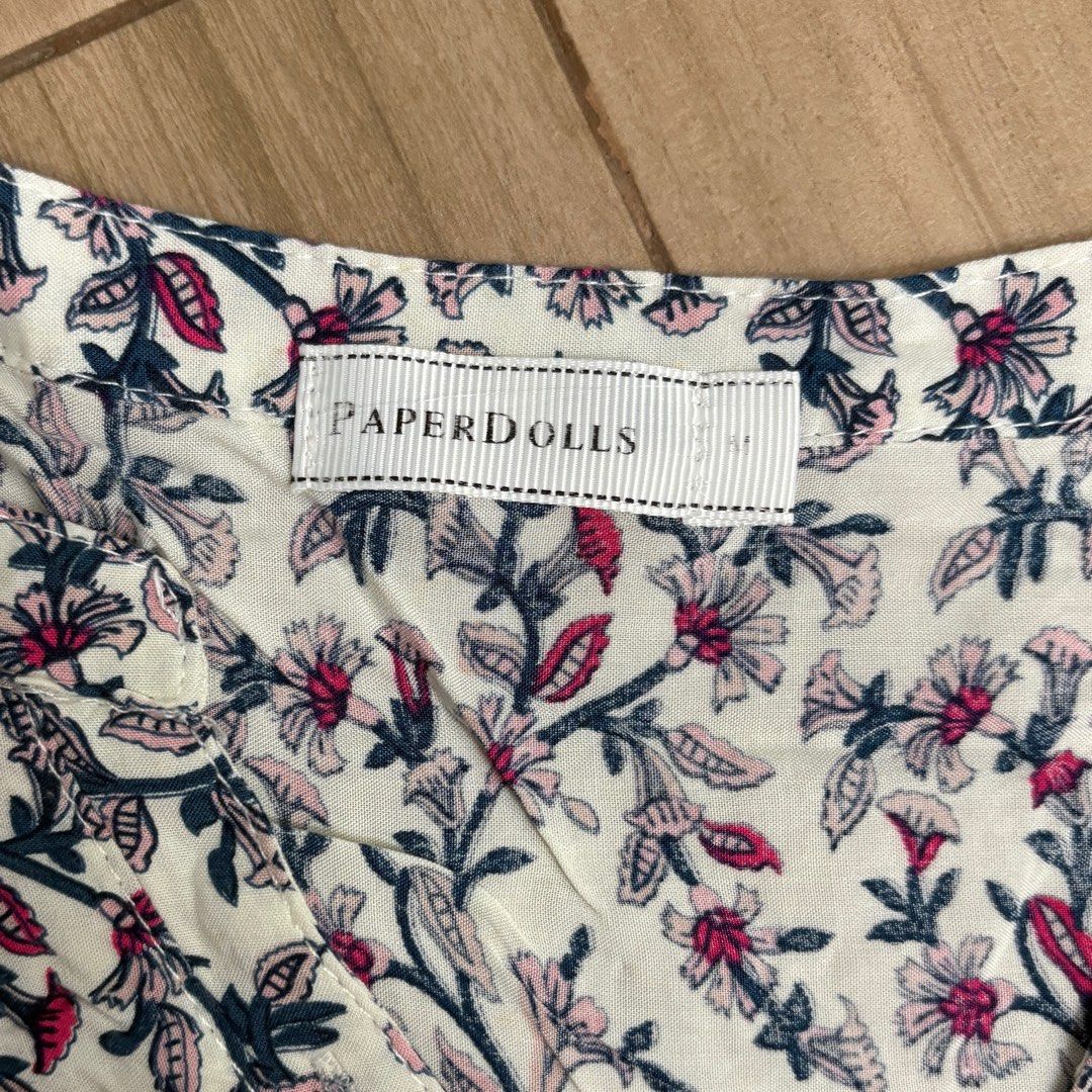 PAPERDOLLS BLOUSE (Category: Blouses) located in Caloocan City. Submitted by j.taberna (Listing ID 1376083525, Image 2). Description: PAPERDOLLS BLOUSE SIZE: SMALL - MEDIUM BOUGHT AT SM DEPT STORE NO FLAWS ‼️PRICE STILL NEGOTIABLE ‼️.