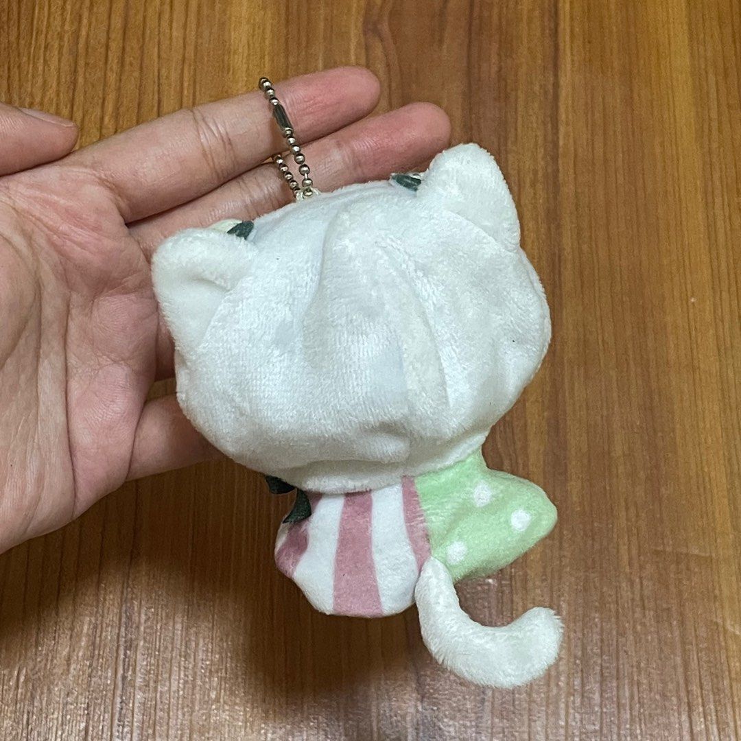 pickles the frog plush charm (Category: Plushies & Soft Toys) located in Davao. Submitted by 183cmbread (Listing ID 1376146024, Image 2). Description: mop: gcash, maya, seabank.