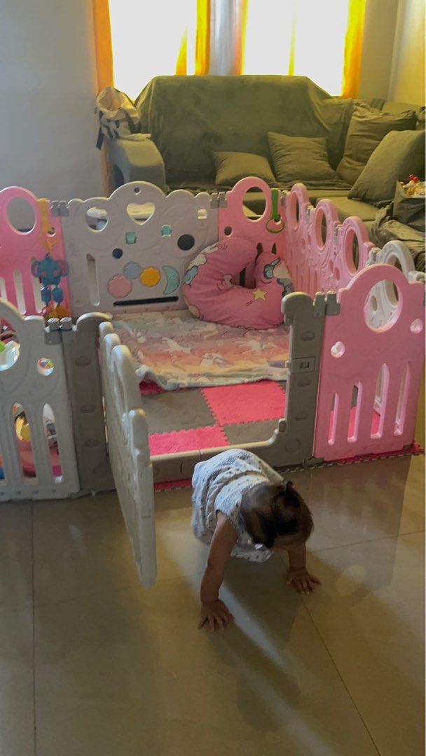 PlayPen for Rent (Category: Cots & Cribs) located in Quezon City. Submitted by maria_jing (Listing ID 1376031091, Image 2). Description: PM for the renting price.