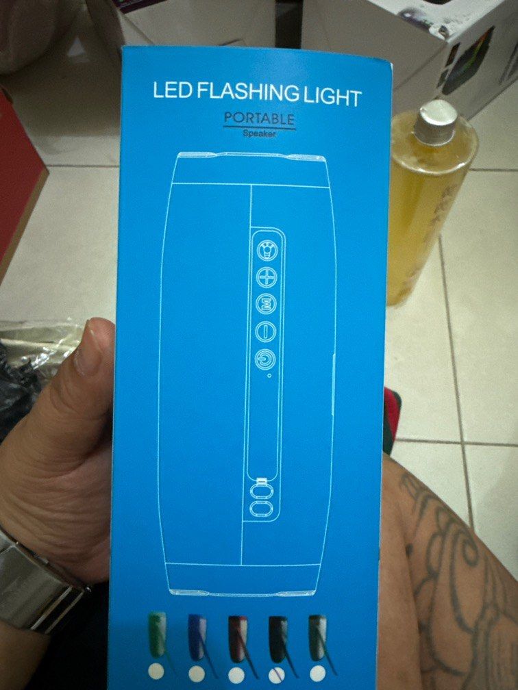 Portable led flashing light speaker (Category: Soundbars, Speakers & Amplifiers) located in Singapore. Submitted by abcdehandphones (Listing ID 1376160989, Image 2). Description: .