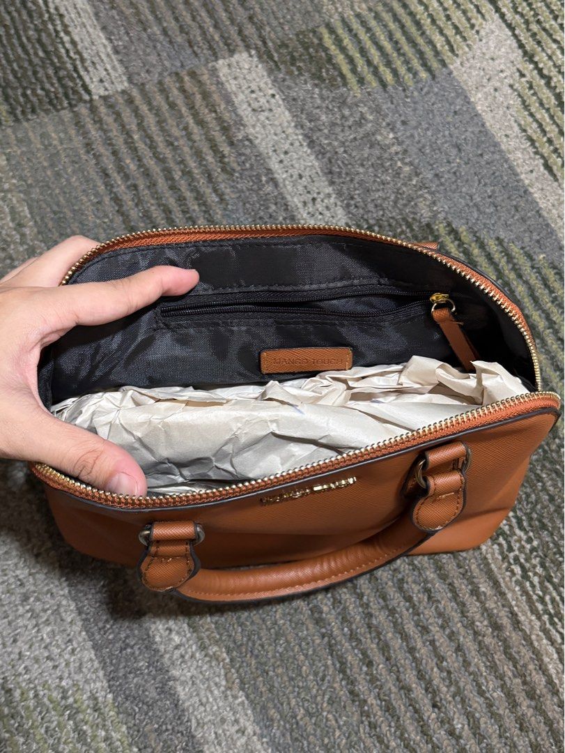 PRE-LOVED Mango Touch Bag (Category: Shoulder Bags) located in Cavite. Submitted by enaissante (Listing ID 1376062457, Image 2). Description: .