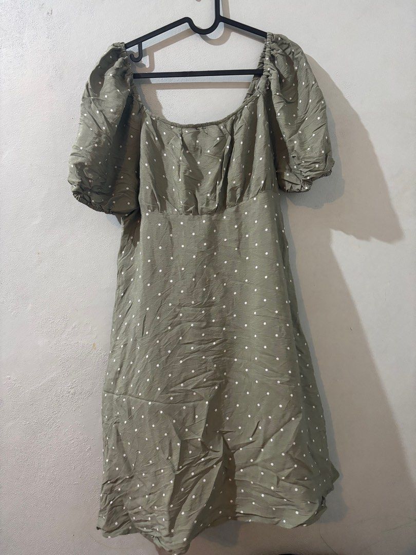 Puff sleeve polka dot dress (Category: Dresses) located in Cainta. Submitted by rey0325 (Listing ID 1376180603, Image 1). Description: Fit to large to semi xl .