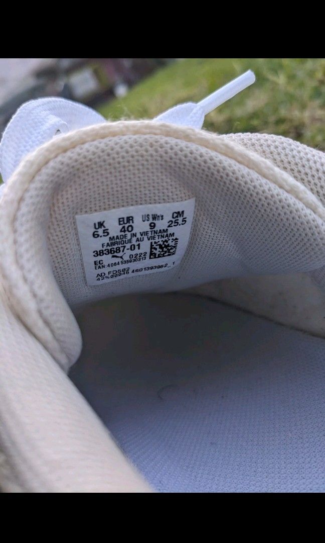 Puma mayze patchwork white cream shoes (Category: Women's Shoes) located in Kogarah. Submitted by dreamout (Listing ID 1376217746, Image 3). Description: Puma Mayze Patchwork white and cream platform sneakers #patchwork #puma #platformshoes #sport #brands note: the cream patchwork is not white - hand is given for colour match in last pic size 40 eu selling as not used to wearing platform shoes. condition: lightly used. great condition of patchwor