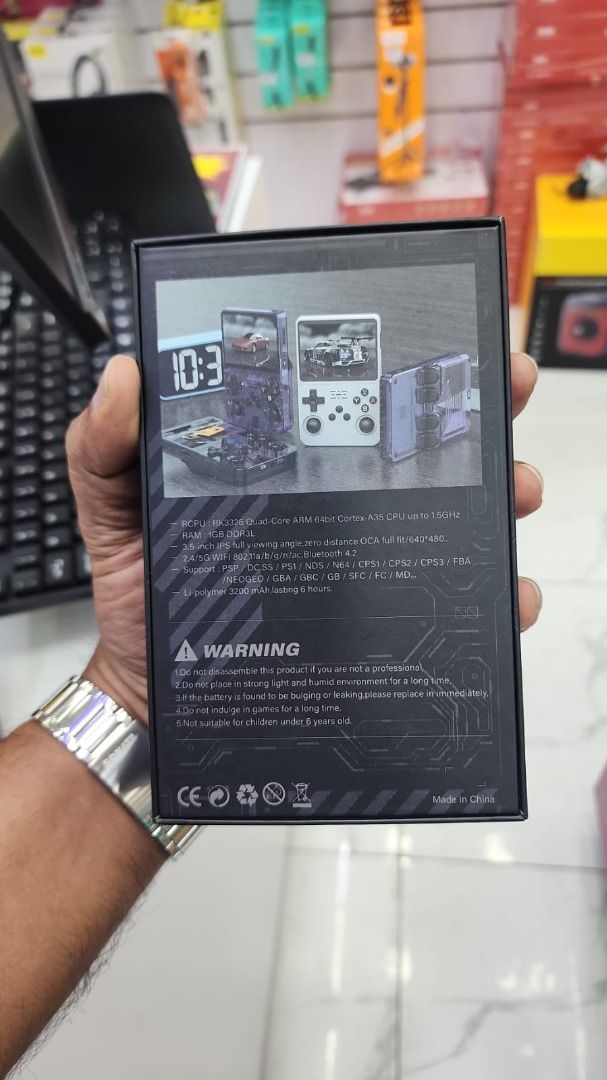 R36S Retro Handheld Video Game Console 3.5 inch Retro Handheld Video Games Consoles Built-in Rechargeable Battery Portable Style Preinstalled Hand Held Game Consoles62863110818051111