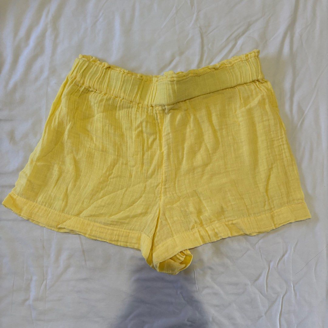 Renegade folk easy shorts inspired (Category: Shorts) located in Davao. Submitted by __blk99 (Listing ID 1376066976, Image 1). Description: Renegade folk easy shorts inspired .