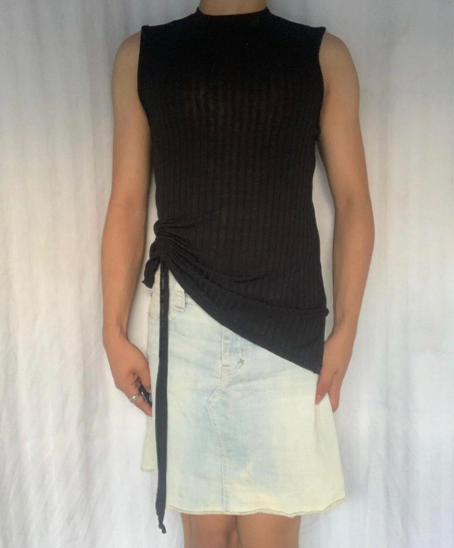 rib knit adjustable asymmetric black tank top (Category: Others Tops) located in Taguig. Submitted by li1ins (Listing ID 1376178360, Image 1). Description: Size: Says L on tag, but may fit best on sizes M-L - MOD: Flash Express - MOP: GCASH/BPI 🖇️: Office Siren, Basics, Acubi, Asymetric, Tank top .