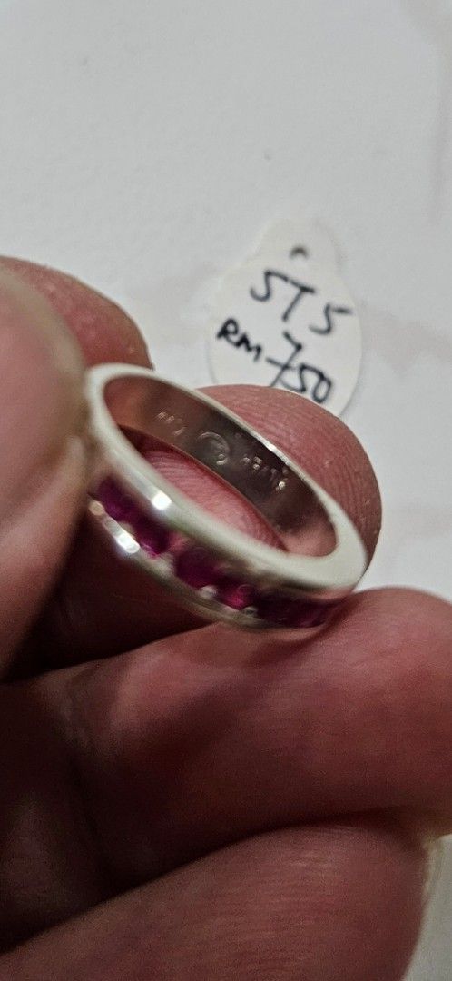 Ruby ring silver (Category: Rings) located in Singapore. Submitted by robert76888 (Listing ID 1376038914, Image 4). Description: original natural ruby, size 13 ,deal at Woodlands or postage.