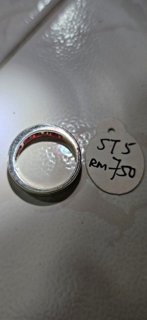 Ruby ring silver (Category: Rings) located in Singapore. Submitted by robert76888 (Listing ID 1376038914, Image 3). Description: original natural ruby, size 13 ,deal at Woodlands or postage.