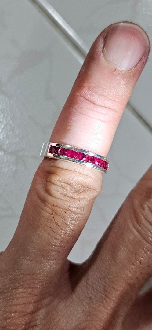 Ruby ring silver (Category: Rings) located in Singapore. Submitted by robert76888 (Listing ID 1376038914, Image 2). Description: original natural ruby, size 13 ,deal at Woodlands or postage.