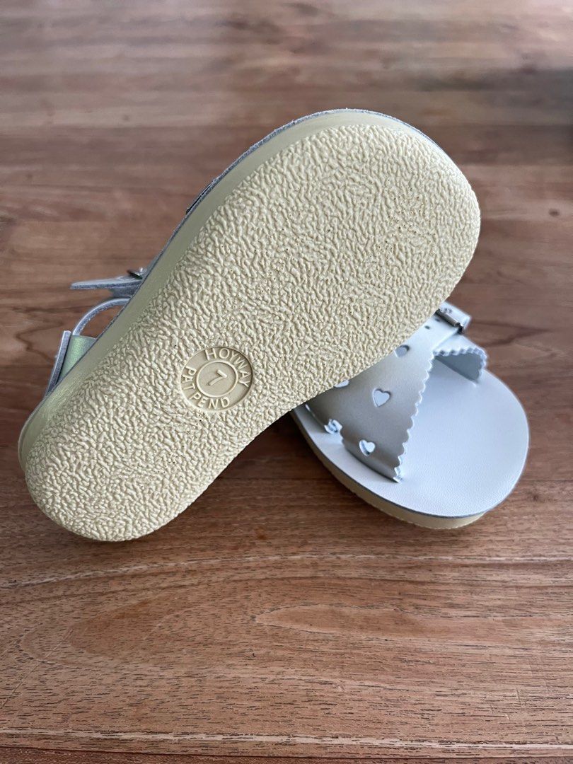 Saltwater Sandals (Category: Babies & Kids Fashion) located in Singapore. Submitted by sasy1207 (Listing ID 1376027655, Image 3). Description: Brand new pair of Size 7 Saltwater Sandals in Silver. Velcro straps for easy wear..