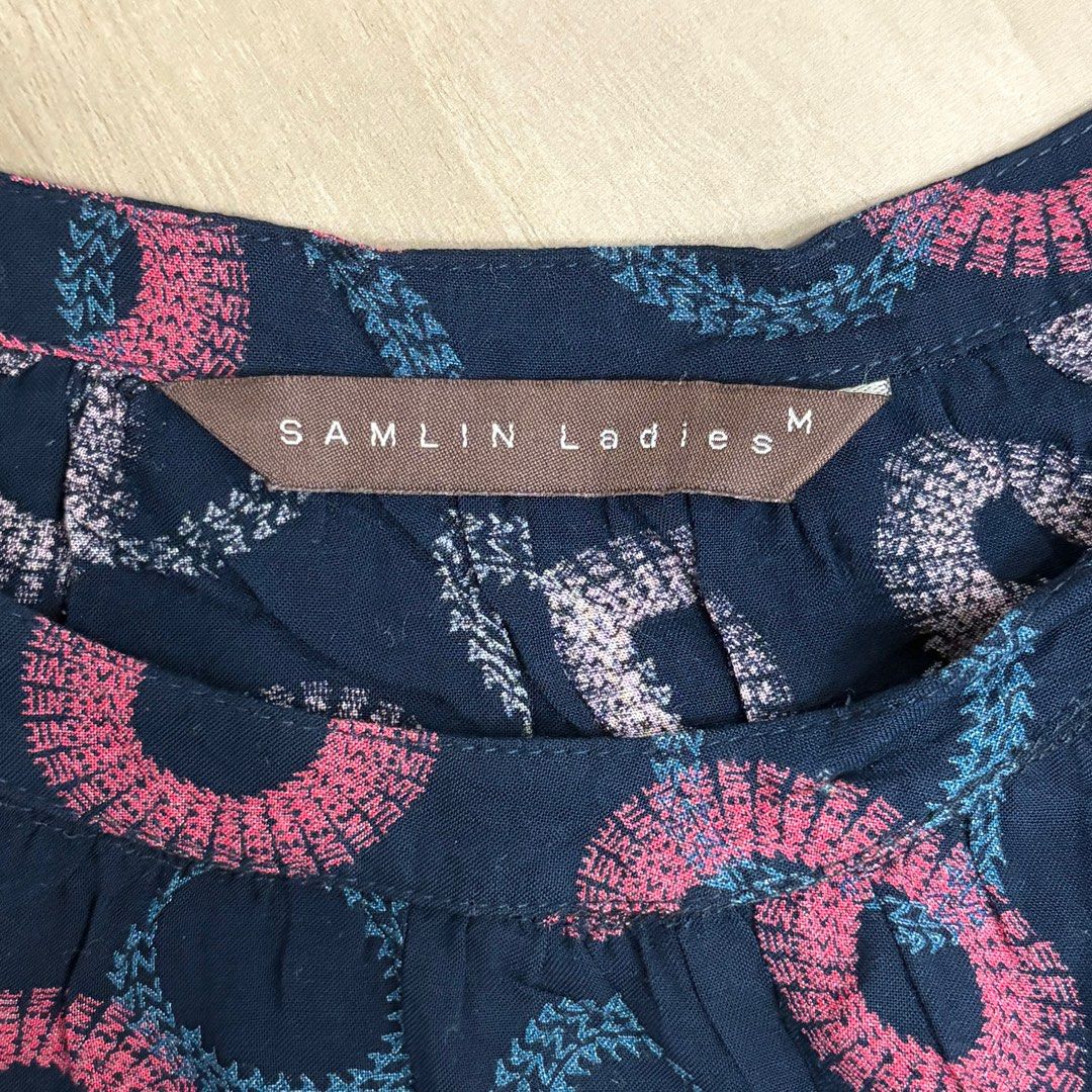 SAMLIN LADIES BLOUSE (Category: Blouses) located in Caloocan City. Submitted by j.taberna (Listing ID 1376082376, Image 2). Description: SAMLIN LADIES BLOUSE BOUGHT AT SM DEPT STORE SIZE: MEDIUM ‼️NO FLAWS‼️ PRICE STILL NEGOTIABLE .