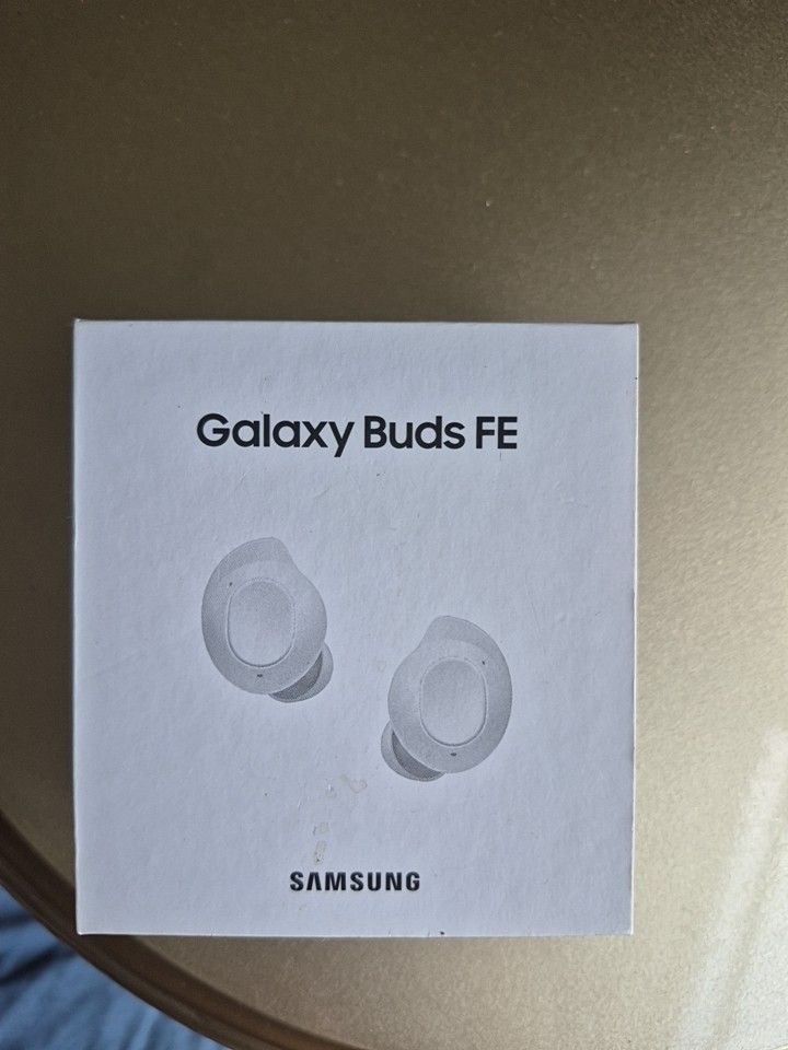 Samsung Galaxy Buds FE - White (Category: Earphones) located in Singapore. Submitted by subhashbhatt5-02420 (Listing ID 1376032058, Image 1). Description: Hey there! Selling these brand new Samsung Galaxy Buds FE in white. They're still in their original packaging, so you know they're fresh out of the box. These earbuds are perfect for anyone looking for great sound quality and a comfortable fit. They're a stylish and practical choice for everyda