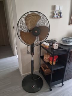(Category: ) located in . Submitted by adaria15 (Listing ID 1376126330, Image 1). Description: .