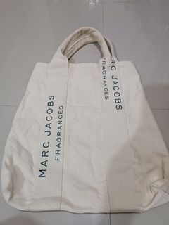 (Kategori: ) berada di . Dikirim oleh zecondid_thrifting (ID iklan 1376150734, Gambar 1). Deskripsi: .