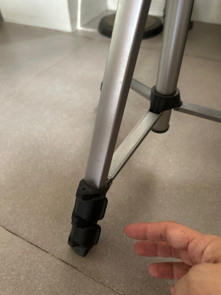 Tripod (Category: Tripods & Monopods) located in Quezon City. Submitted by aaakids (Listing ID 1376035413, Image 3). Description: Still in good condition .