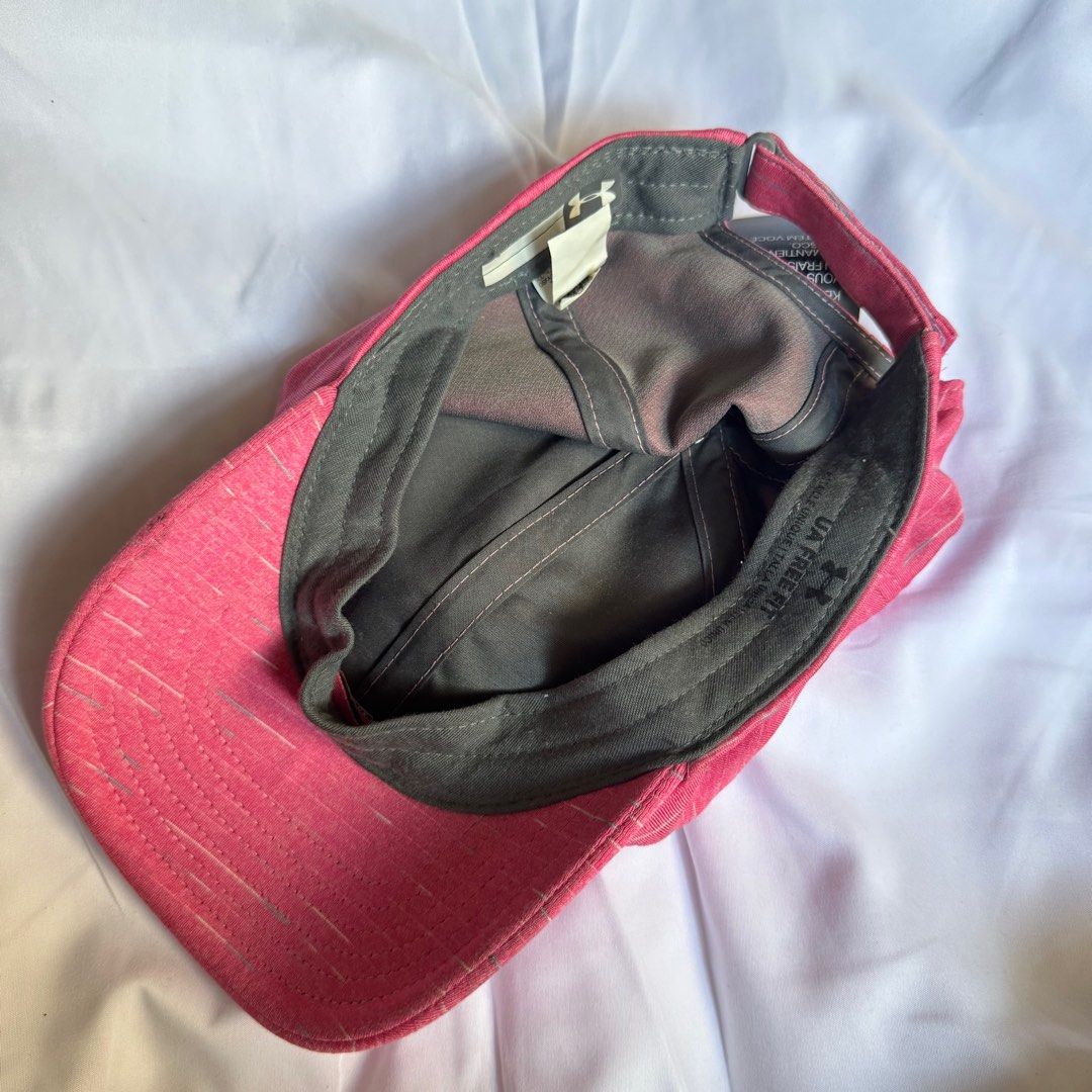 Under Armour pink cap for girls (Category: Hats & Beanies) located in Taytay. Submitted by dod.in (Listing ID 1376074431, Image 2). Description: Original Under Armour cap for girls (small size) .