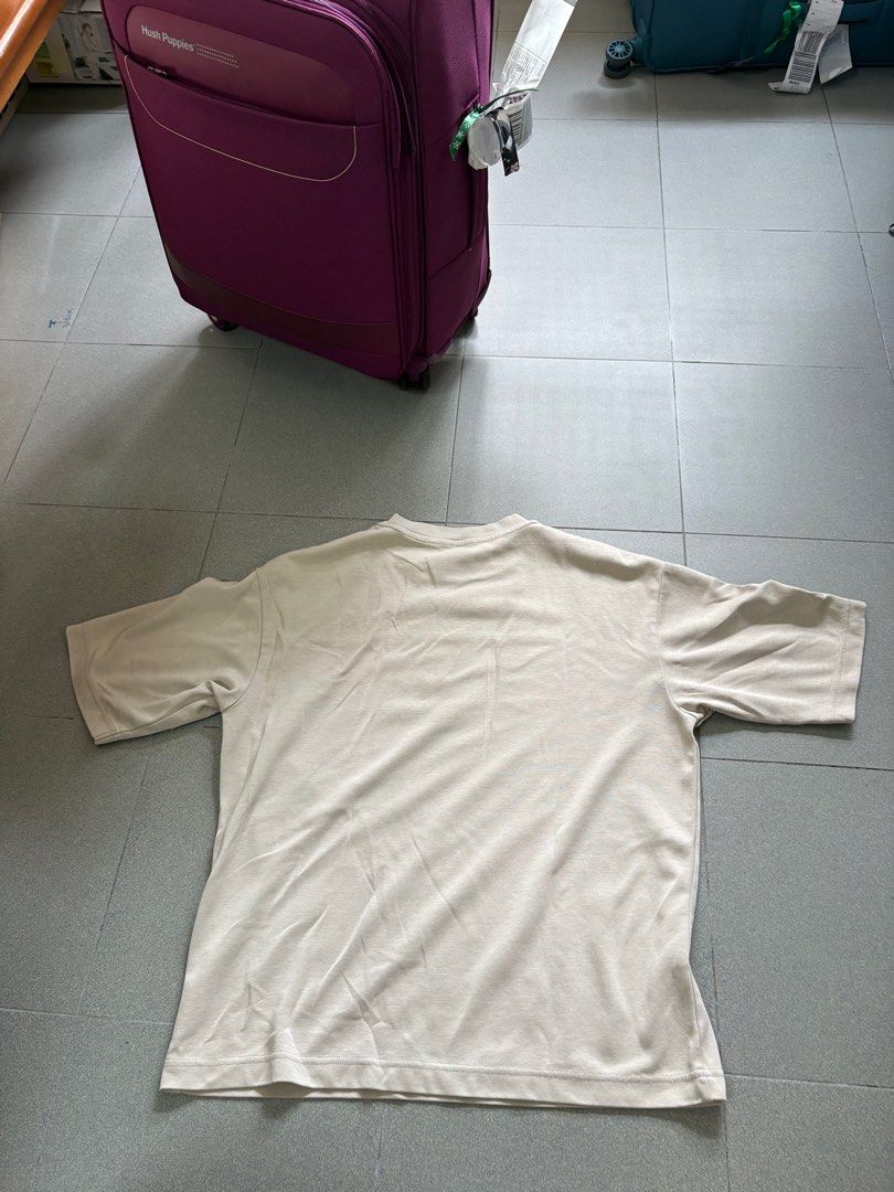 Uniqlo airism oversize oversized (Category: Tshirts & Polo Shirts) located in Singapore. Submitted by holaamigo (Listing ID 1376126153, Image 3). Description: Size m. Light brown beige colour. Airism oversize Singapore uniform. Worn only a few times.