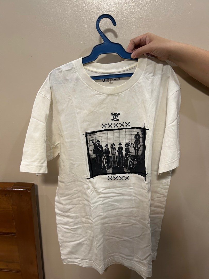 Uniqlo x One Piece Collab (Category: Tshirts & Polo Shirts ) located in Pasay City. Submitted by psyche__ (Listing ID 1376079404, Image 1). Description: Size Large Discoloration on collar can be washed.