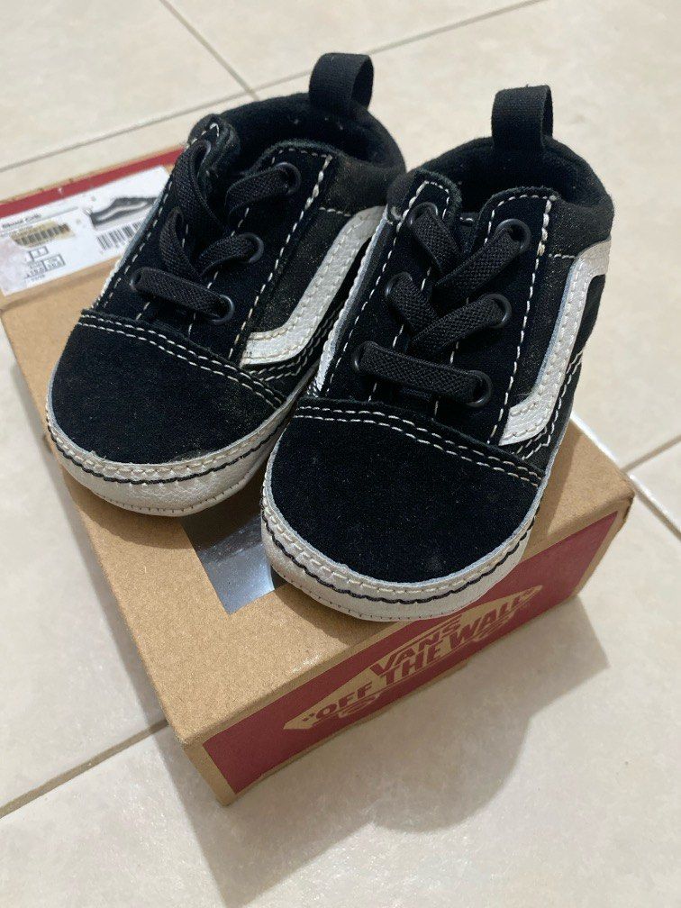 Vans kids (Category: Babies & Kids Fashion) located in Singapore. Submitted by nrshxx (Listing ID 1376153746, Image 1). Description: Like new. Selling as not worn and been in storage. .