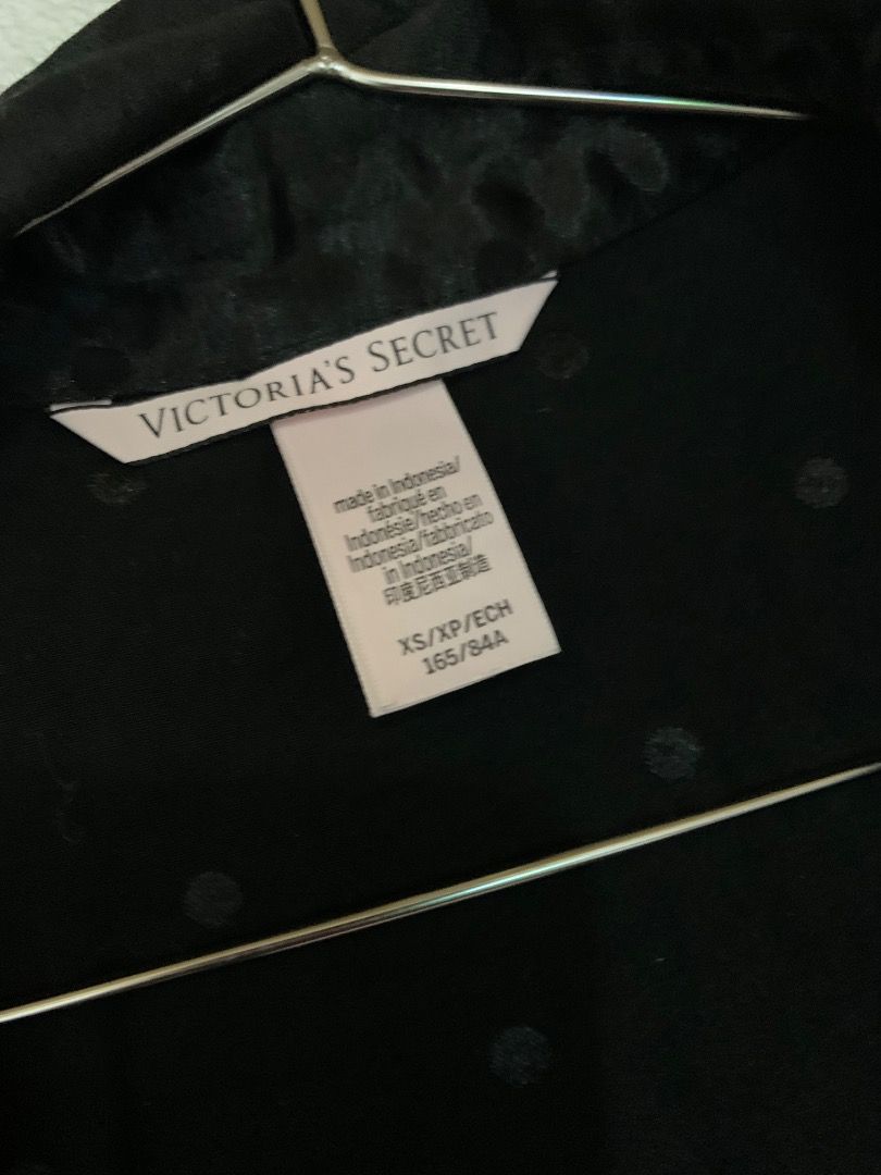 Victoria secret sleepwear (Category: Others Tops) located in Quezon City. Submitted by ms.declutzzz (Listing ID 1376092464, Image 3). Description: Victoria secret sleepwear Size xs-s Rfs hindi na kasya.