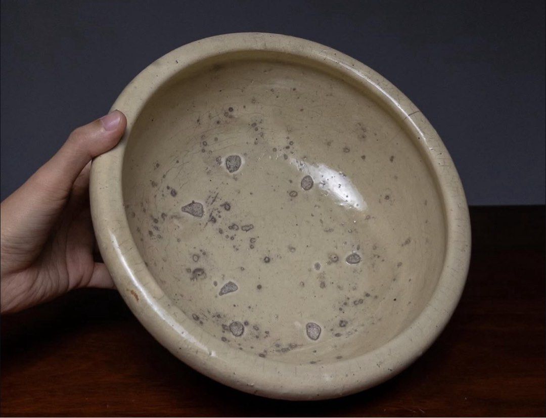 Vintage Seto Stoneware Bowl (Category: Food Organization & Storage) located in Iloilo. Submitted by randomoddling (Listing ID 1376165485, Image 1). Description: Dimension (d x h) : 9 x 3.5 in • Origin: Japan • Condition: Excellent vintage • Quality: excellent - solid, heavy • For decor only (crazing, deep seated dirt stain, firing defects) ** Color may vary due to studio lighting or may display differently on your monitor/mobile screen..