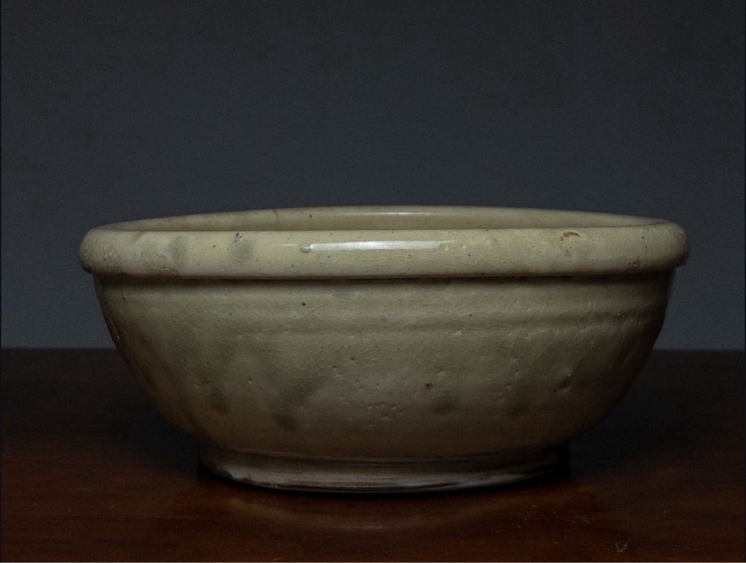 Vintage Seto Stoneware Bowl (Category: Food Organization & Storage) located in Iloilo. Submitted by randomoddling (Listing ID 1376165485, Image 2). Description: Dimension (d x h) : 9 x 3.5 in • Origin: Japan • Condition: Excellent vintage • Quality: excellent - solid, heavy • For decor only (crazing, deep seated dirt stain, firing defects) ** Color may vary due to studio lighting or may display differently on your monitor/mobile screen..