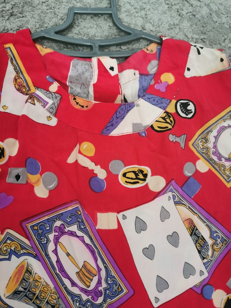 Vintage silk blouse (Category: Blouses) located in Singapore. Submitted by keikei2008 (Listing ID 1376134407, Image 2). Description: 100% silk, colour faded slightly, not for fussy.