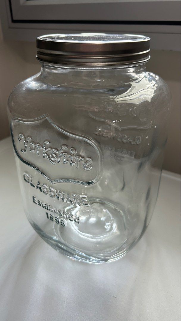 Yorkshire Glassware Jar with Lid