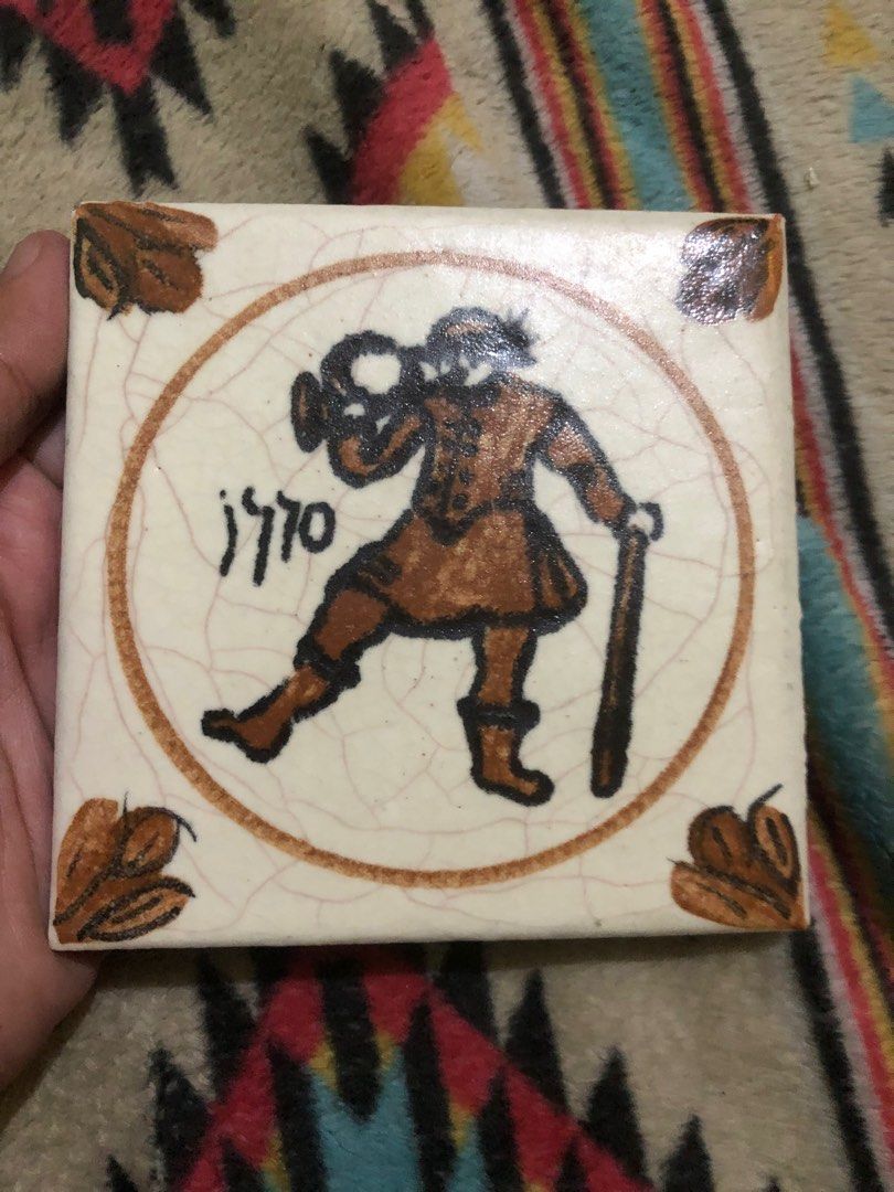 1970 old display tile (Category: Wall Decor) located in Quezon City. Submitted by markgolveo (Listing ID 1376266169, Image 1). Description: 1970 old display tile.