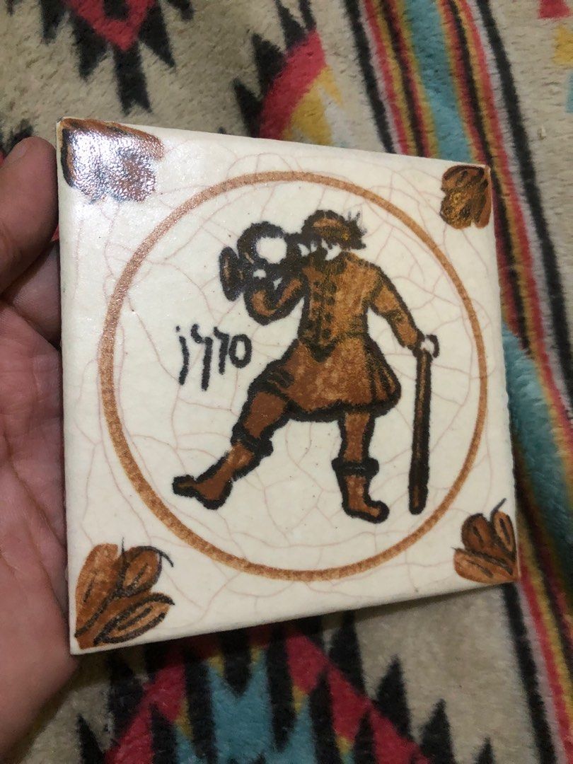 1970 old display tile (Category: Wall Decor) located in Quezon City. Submitted by markgolveo (Listing ID 1376266169, Image 2). Description: 1970 old display tile.