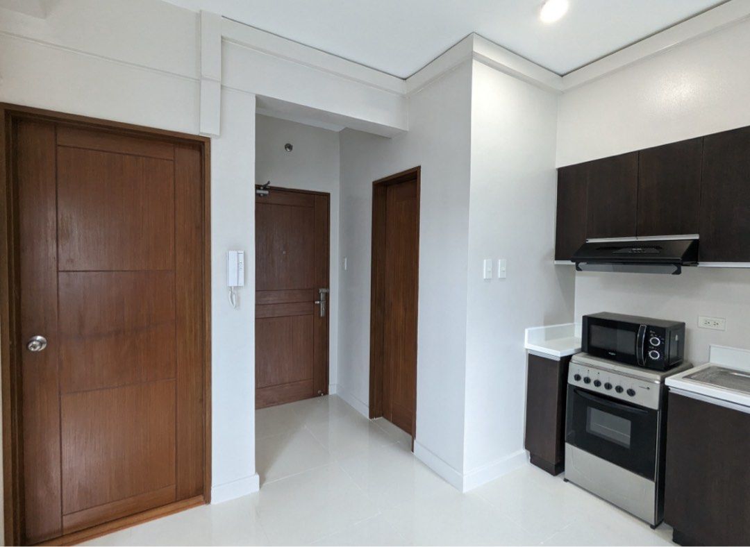2 Bedroom @ Eton Parkview Greenbelt (Category: Apartments & Condos) located in Paranaque City. Submitted by mysticfish.5a94f1 (Listing ID 1376420343, Image 3). Description: For Sale Eton Parkview Greenbelt, Makati Asking price: ₱14.5M 📍Loft type 📍63 sqm 📍Bedroom on 2F 📍Small bedroom on 1F 📍1 T&B on 2F and 1 toilet on 1F 📍On the amenities floor (8th floor) 📍One parking slot- 7th floor 📍Located right across Washington Sycip Park & Legazpi P