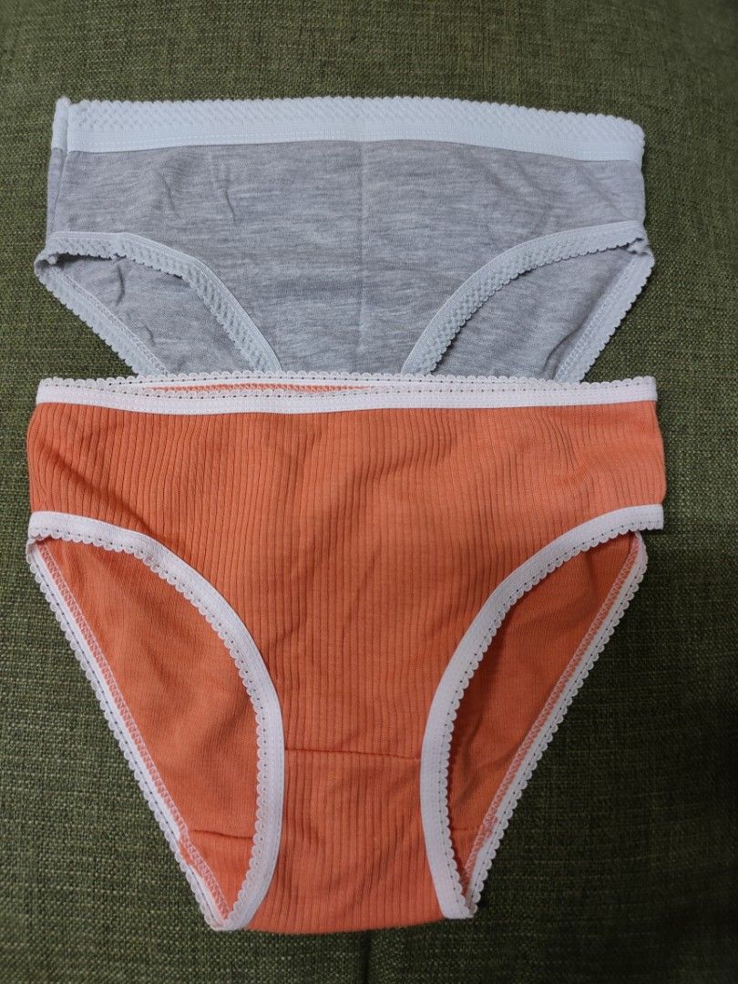 由 shihwanchi76154 (刊登 ID 1376239929，圖片 1) 提交，位於 台中市 (Taichung) 的 全新女童內褲 (類別：嬰兒及兒童流行時尚)，說明：全新女童內褲 兩色各一件 一件25元 橘-腰圍平量26cm 灰-腰圍平量27cm 目前同齡兒童的成長曲線差異很大，所以請自行評估購買哦！。