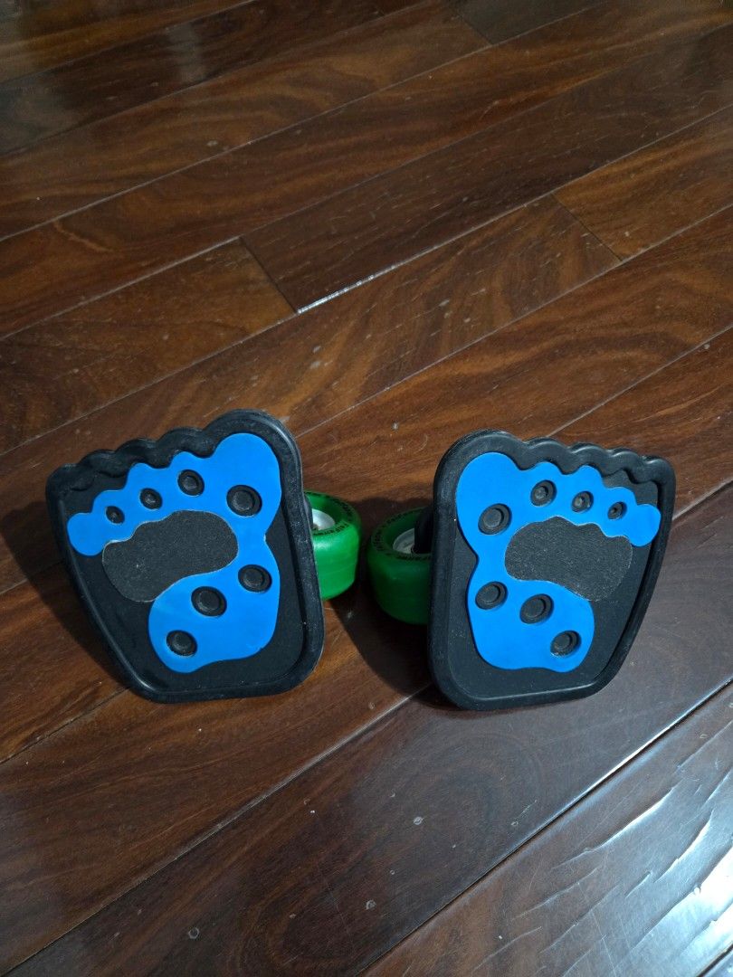 由 bbgs10 (刊登 ID 1376256642，圖片 1) 提交，位於 新北市 (New Taipei) 的 飄逸雙板 (類別：其他運動配件)，說明：很少用 因為不會溜 有盒有工具。