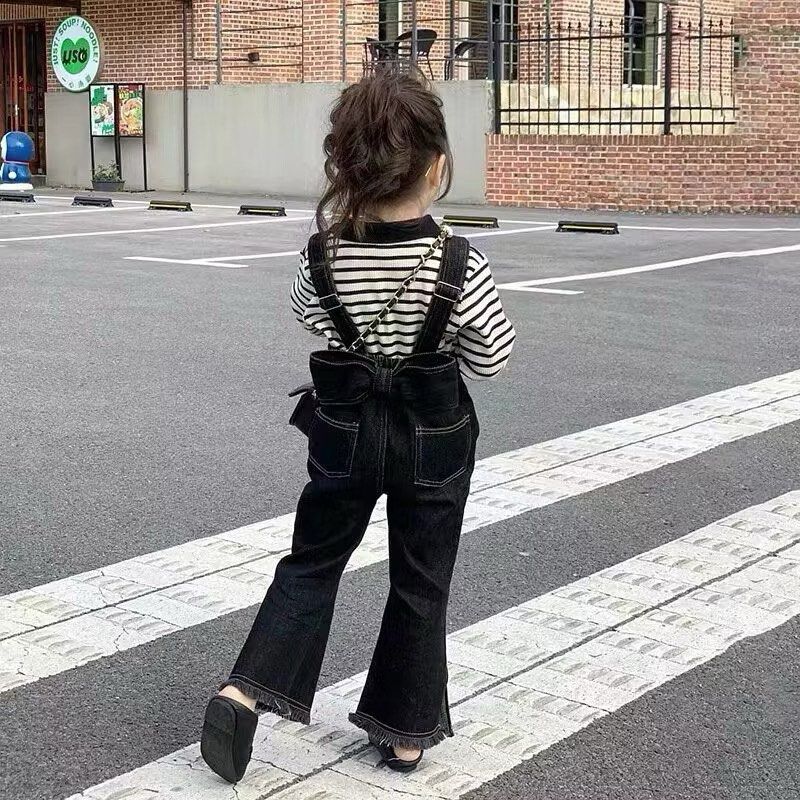 由 _jennie._. (刊登 ID 1376407259，圖片 3) 提交，位於 新北市 (New Taipei) 的 蝴蝶結吊帶牛仔褲 (類別：嬰兒及兒童流行時尚)，說明：尺寸100。