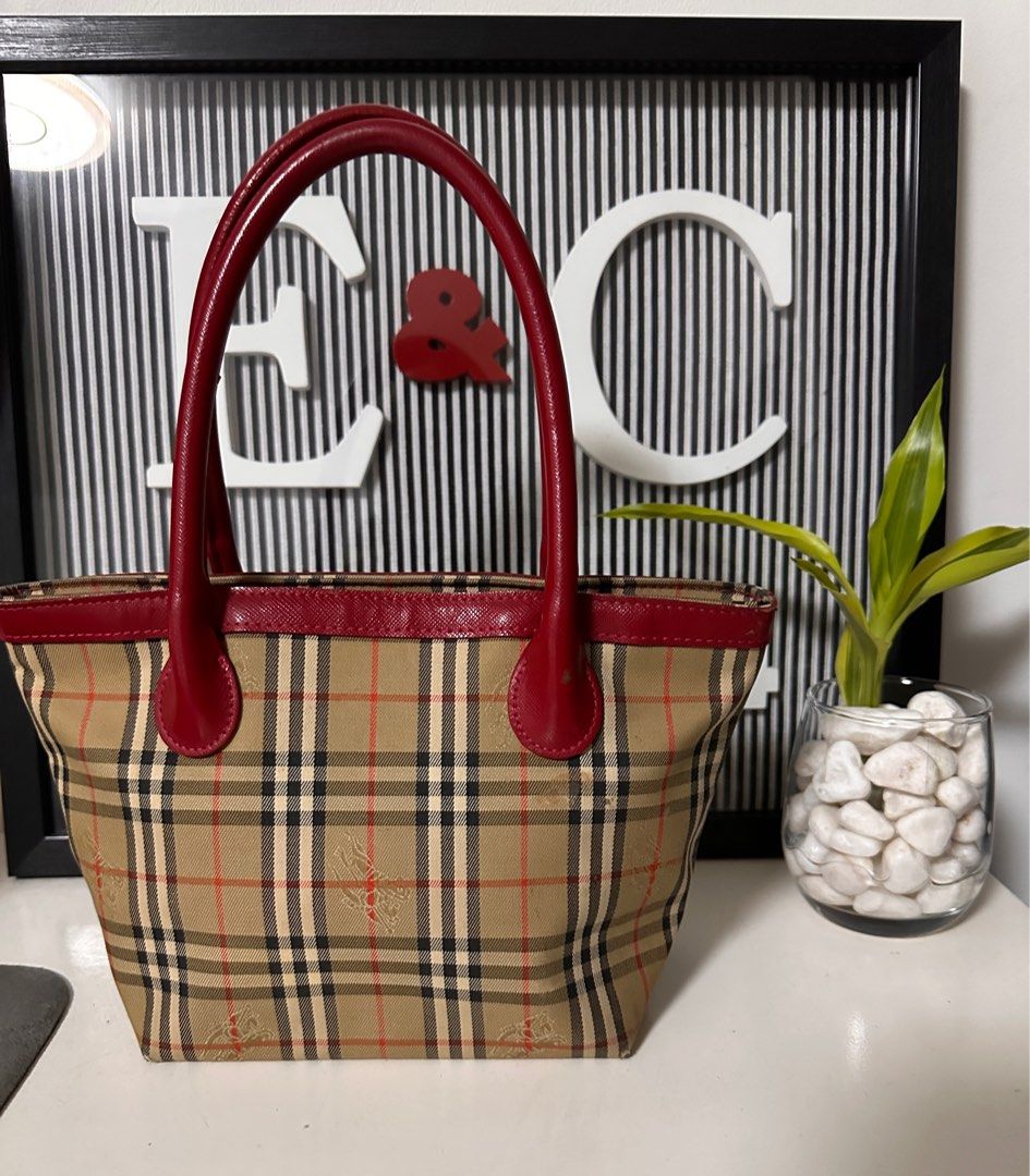 💯 Authentic Vintage Burberry Mini Tote (Fixed Price) (Category: Luxury Bags & Wallets) located in Quezon City. Submitted by _anythingforless_ (Listing ID 1376333534, Image 2). Description: Cute mini tote from Burberry Priced very low na so no more huggling pls. with provided dust bag only Can fit iphone pro max Shipping from Fairview, QC.