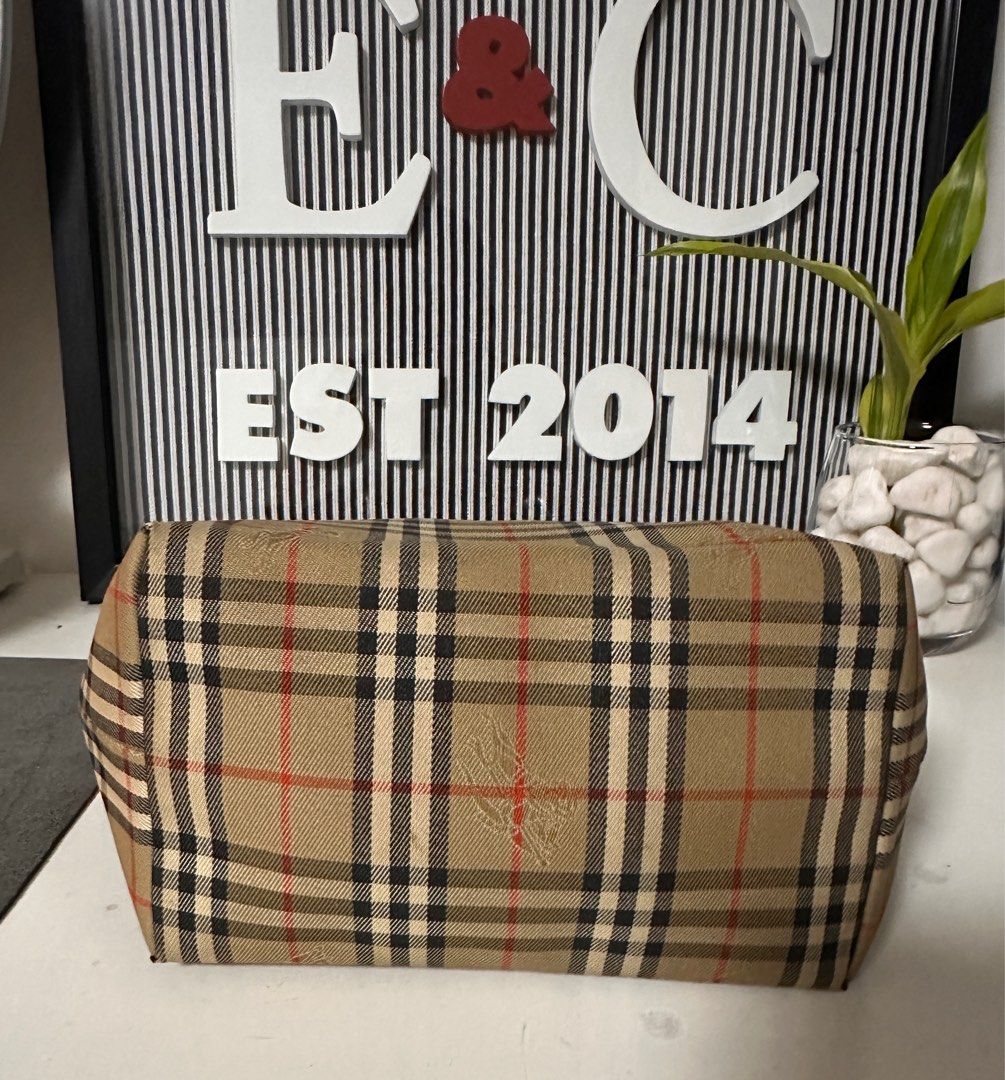 💯 Authentic Vintage Burberry Mini Tote (Fixed Price) (Category: Luxury Bags & Wallets) located in Quezon City. Submitted by _anythingforless_ (Listing ID 1376333534, Image 3). Description: Cute mini tote from Burberry Priced very low na so no more huggling pls. with provided dust bag only Can fit iphone pro max Shipping from Fairview, QC.