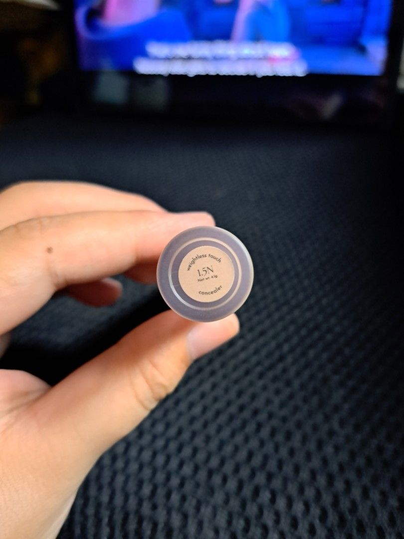 Absidy Weightless touch concealer in the shade 1.5N (Category: Makeup) located in Guagua. Submitted by catmum7 (Listing ID 1376296861, Image 3). Description: same as the one listing about Absidy Weightless Touch Foundation in 1.5N, masyadong light ung concealer sakin. Used once lang and hindi pa nagamit ung concealer sponge nya. with box na din..