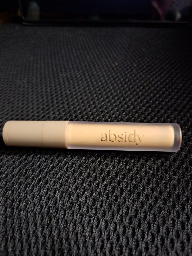 Absidy Weightless touch concealer in the shade 1.5N (Category: Makeup) located in Guagua. Submitted by catmum7 (Listing ID 1376296861, Image 1). Description: same as the one listing about Absidy Weightless Touch Foundation in 1.5N, masyadong light ung concealer sakin. Used once lang and hindi pa nagamit ung concealer sponge nya. with box na din..