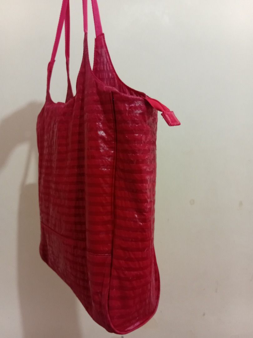 Adidas tote bag in Hot Pink (Category: Tote Bags) located in Quezon City. Submitted by cinnamonroe (Listing ID 1376309103, Image 2). Description: .