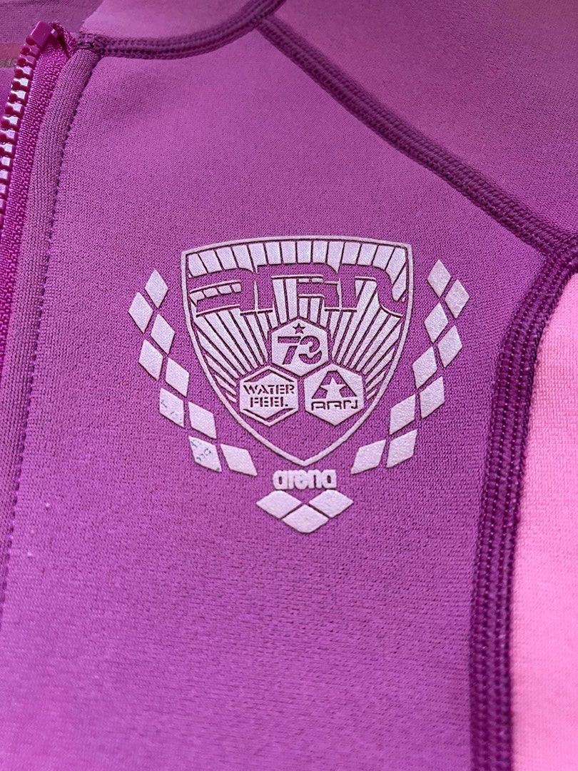 Arena Thermal Swim Top swimsuit (Category: Babies & Kids Fashion) located in Singapore. Submitted by mail2u (Listing ID 1376274138, Image 2). Description: Tagged size 8.