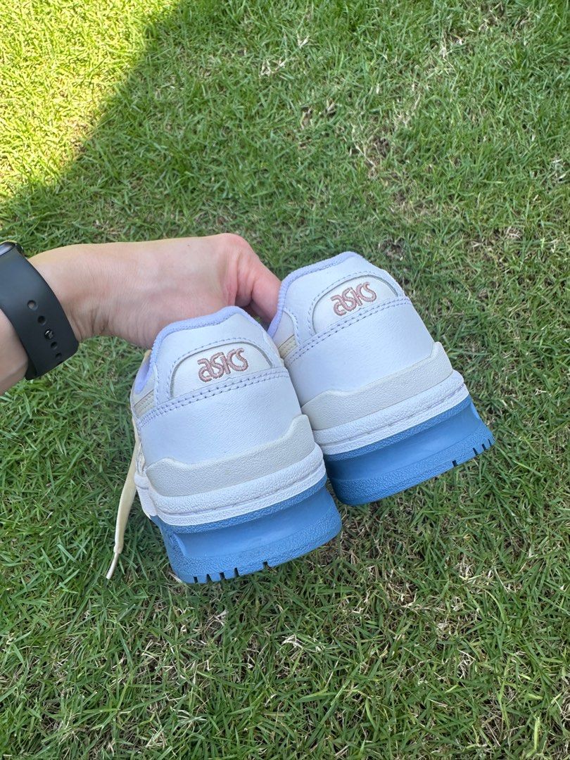 Asics EX89 Women Sneakers (Category: Sneakers) located in Singapore. Submitted by dewitiara (Listing ID 1376273157, Image 3). Description: Used only once, for less than 2 hours in a dance studio, and have not been used since Runs small to size Laces are a suede-textured ribbons, Whig gives these sneakers a feminine touch.