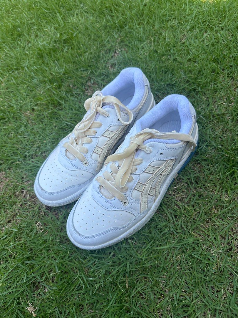 Asics EX89 Women Sneakers (Category: Sneakers) located in Singapore. Submitted by dewitiara (Listing ID 1376273157, Image 1). Description: Used only once, for less than 2 hours in a dance studio, and have not been used since Runs small to size Laces are a suede-textured ribbons, Whig gives these sneakers a feminine touch.