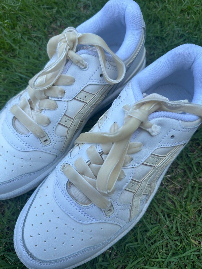Asics EX89 Women Sneakers (Category: Sneakers) located in Singapore. Submitted by dewitiara (Listing ID 1376273157, Image 2). Description: Used only once, for less than 2 hours in a dance studio, and have not been used since Runs small to size Laces are a suede-textured ribbons, Whig gives these sneakers a feminine touch.